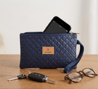 Carteirinha de Mão Matelassê Azul